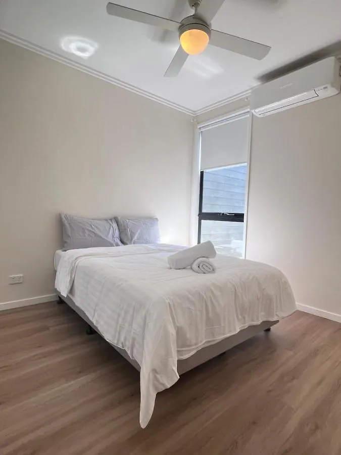 Near New 4br Townhouse Next To Shopping Mall Apartment