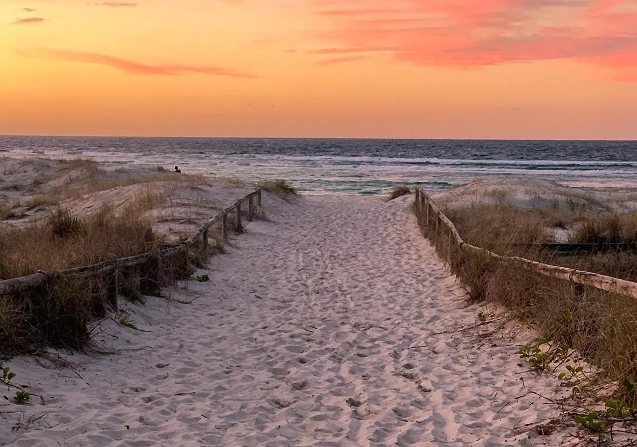 Cooly Coastal Escape Walk To Beach & Shops Gold Coast