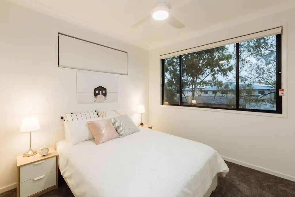 Spacious Modern And Cozy 3bd Townhouse At Great Location *
