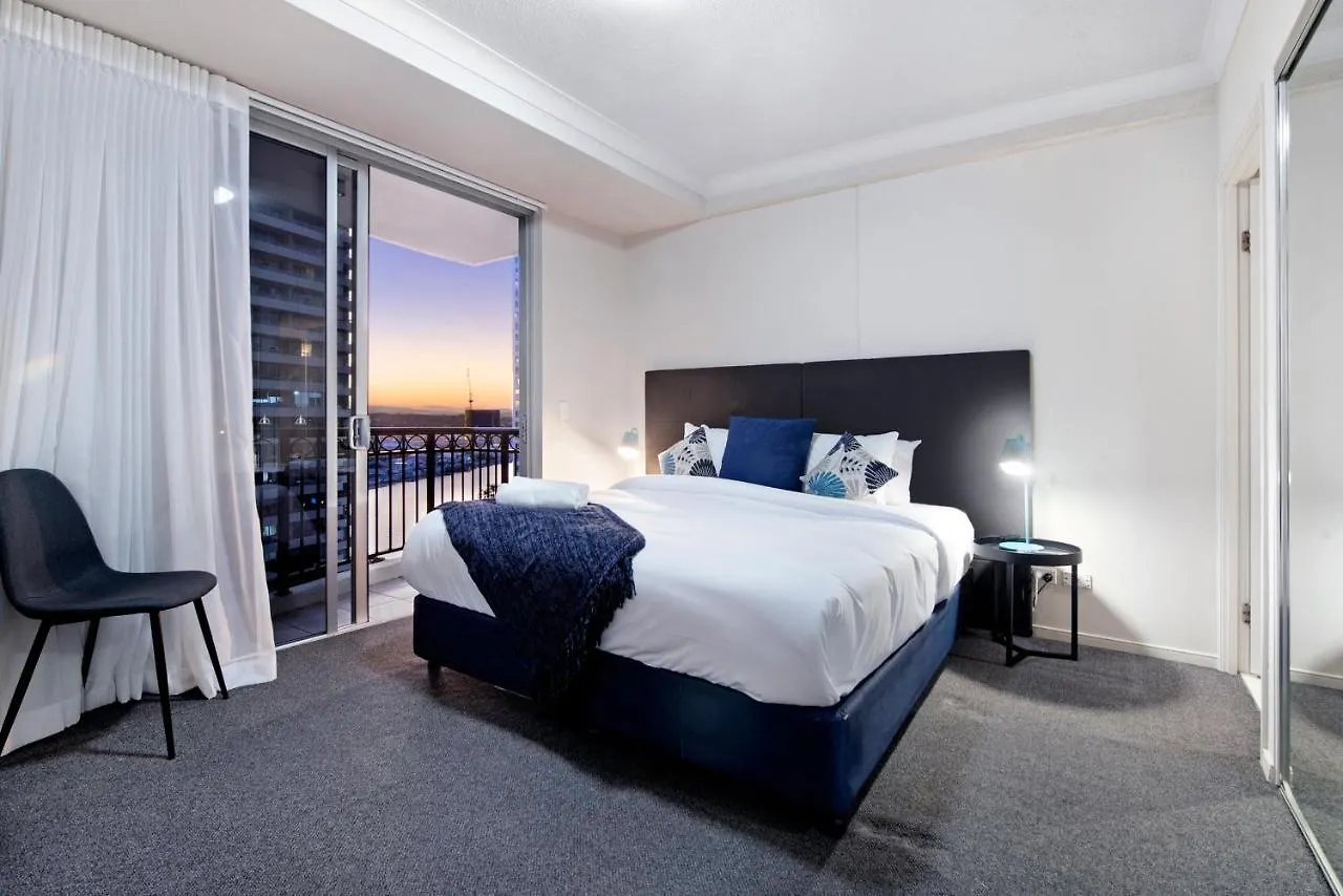 Chevron Renaissance - Self Contained & Privately Managed Apartment