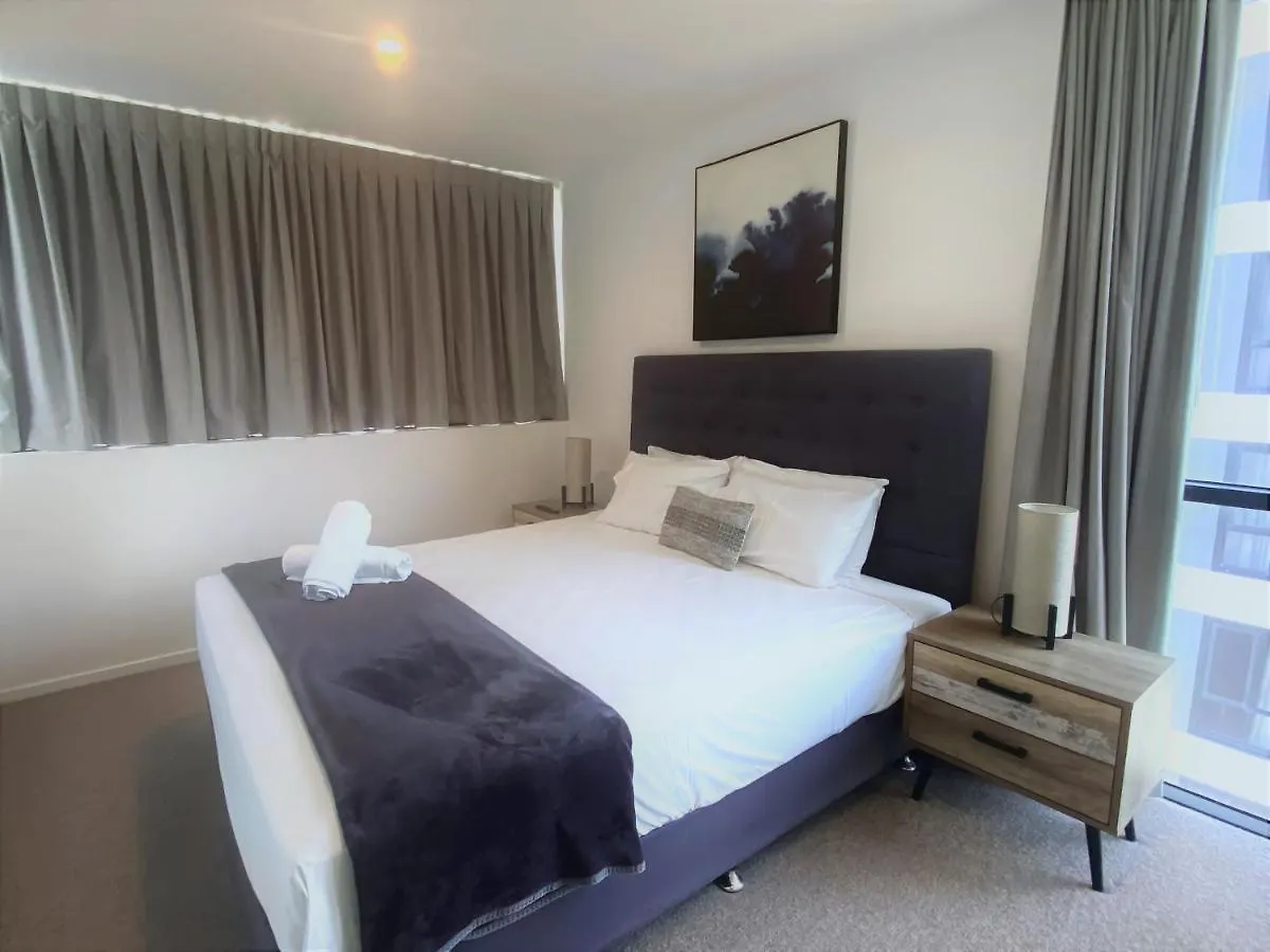 Qube Broadbeach 4*