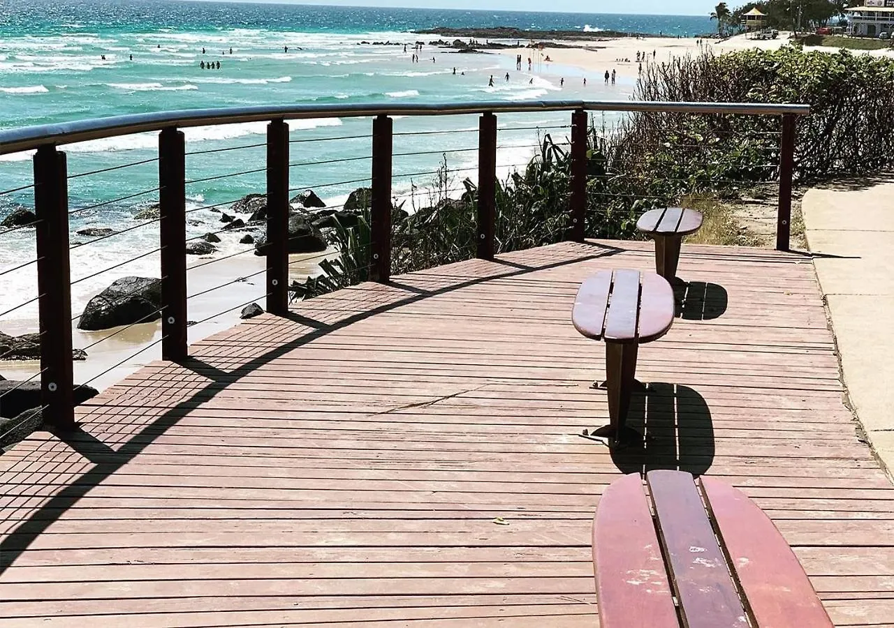 Cooly Coastal Escape Walk To Beach & Shops Gold Coast