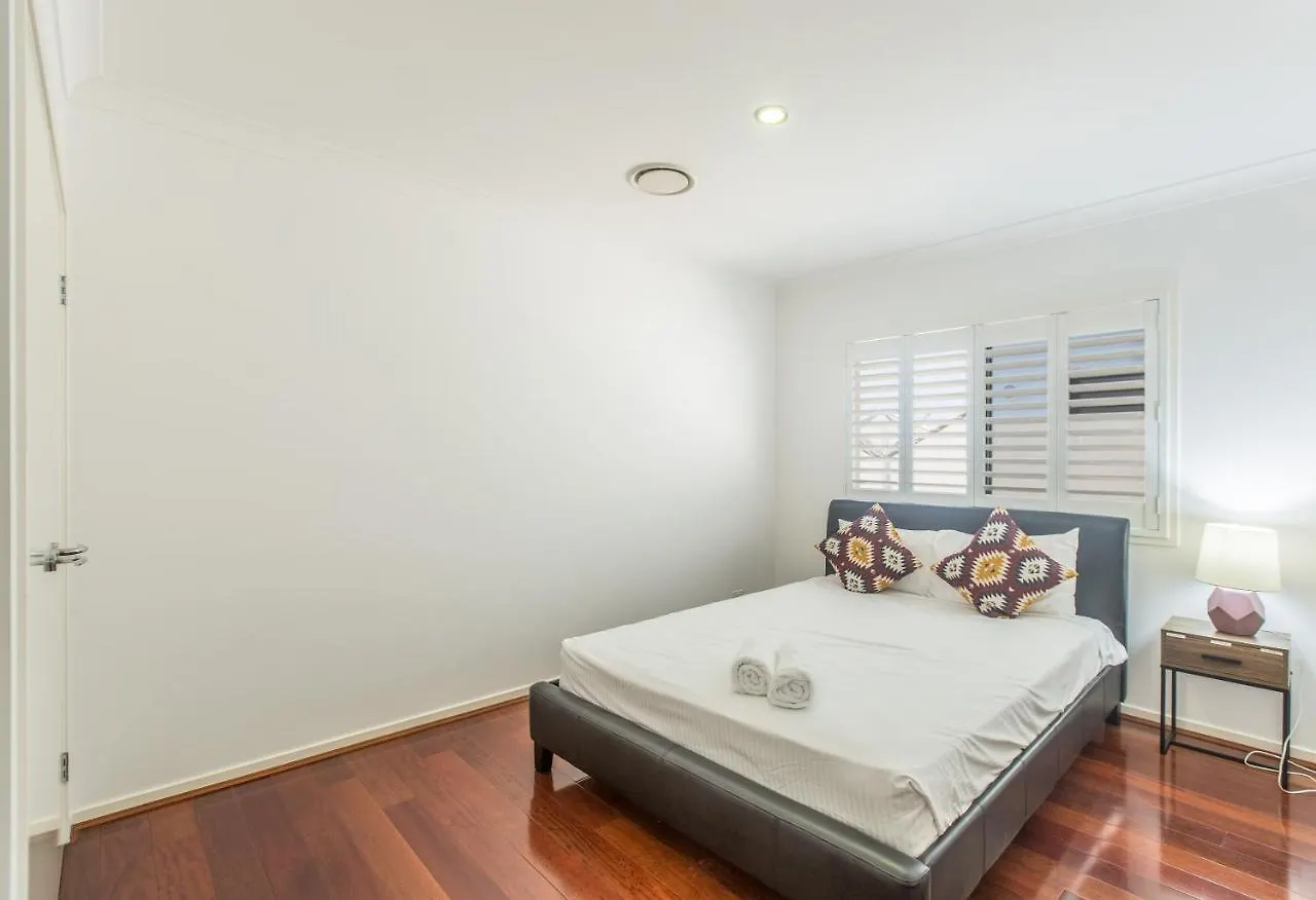 Villa Lakeside Spacious 5bed Water View Family