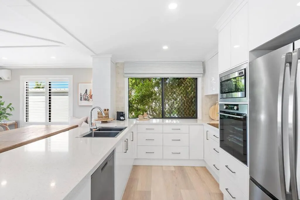 An Oasis By The With Ocean Views Daybed Bbq Appartement Gold Coast