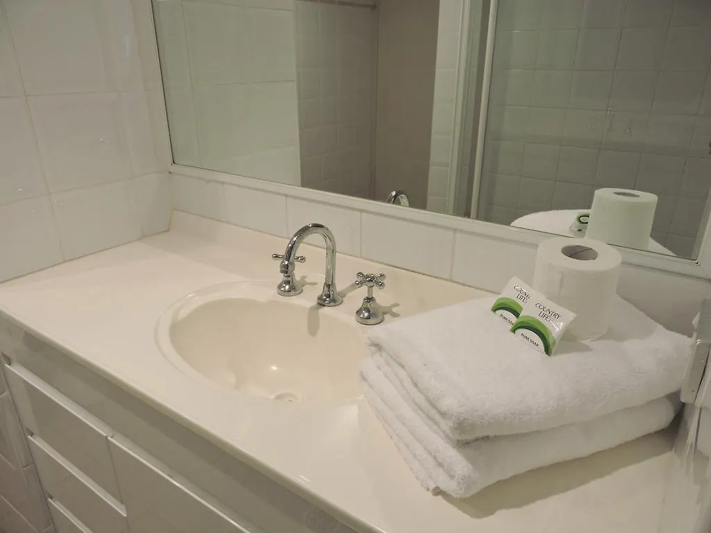Aparthotel President - Absolute Beachfront Gold Coast