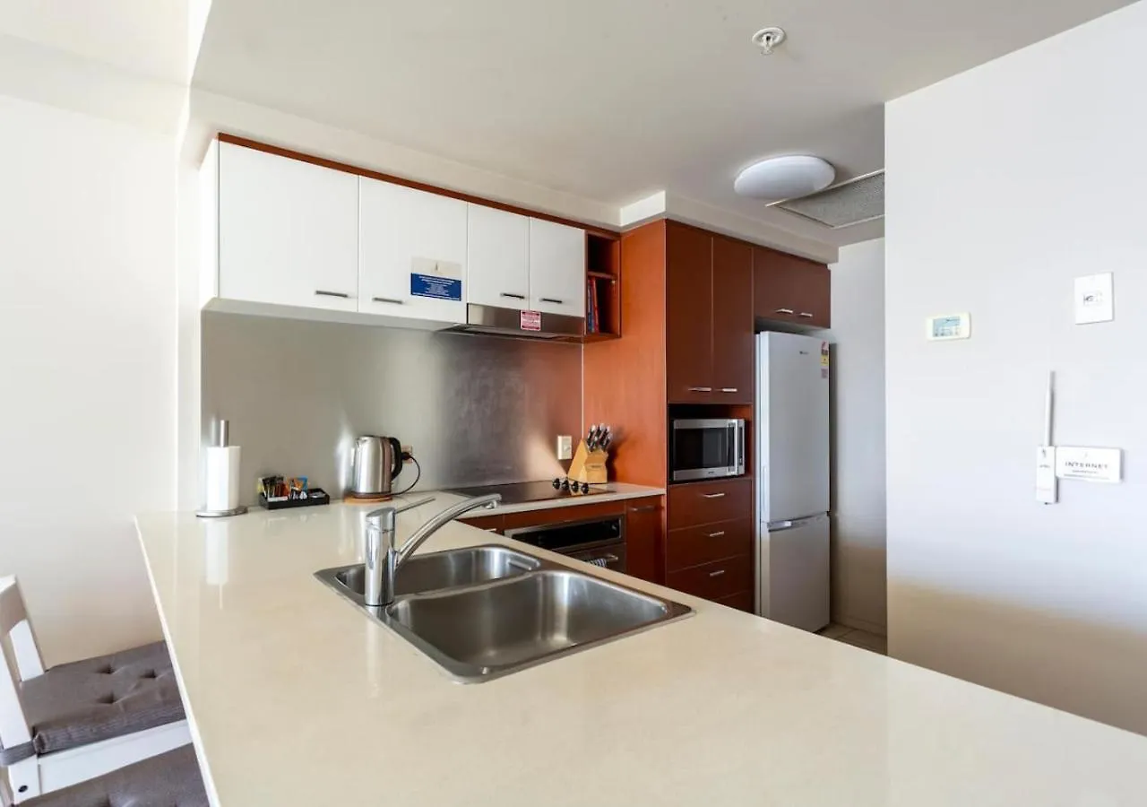 2 Bdrm Towers Of Chevron, 19th Floor Amazing View Apartment *