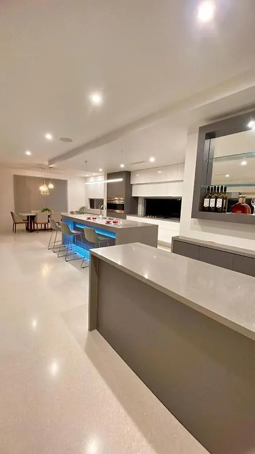 Grand Residences Near Helensvale Train * Gold Coast