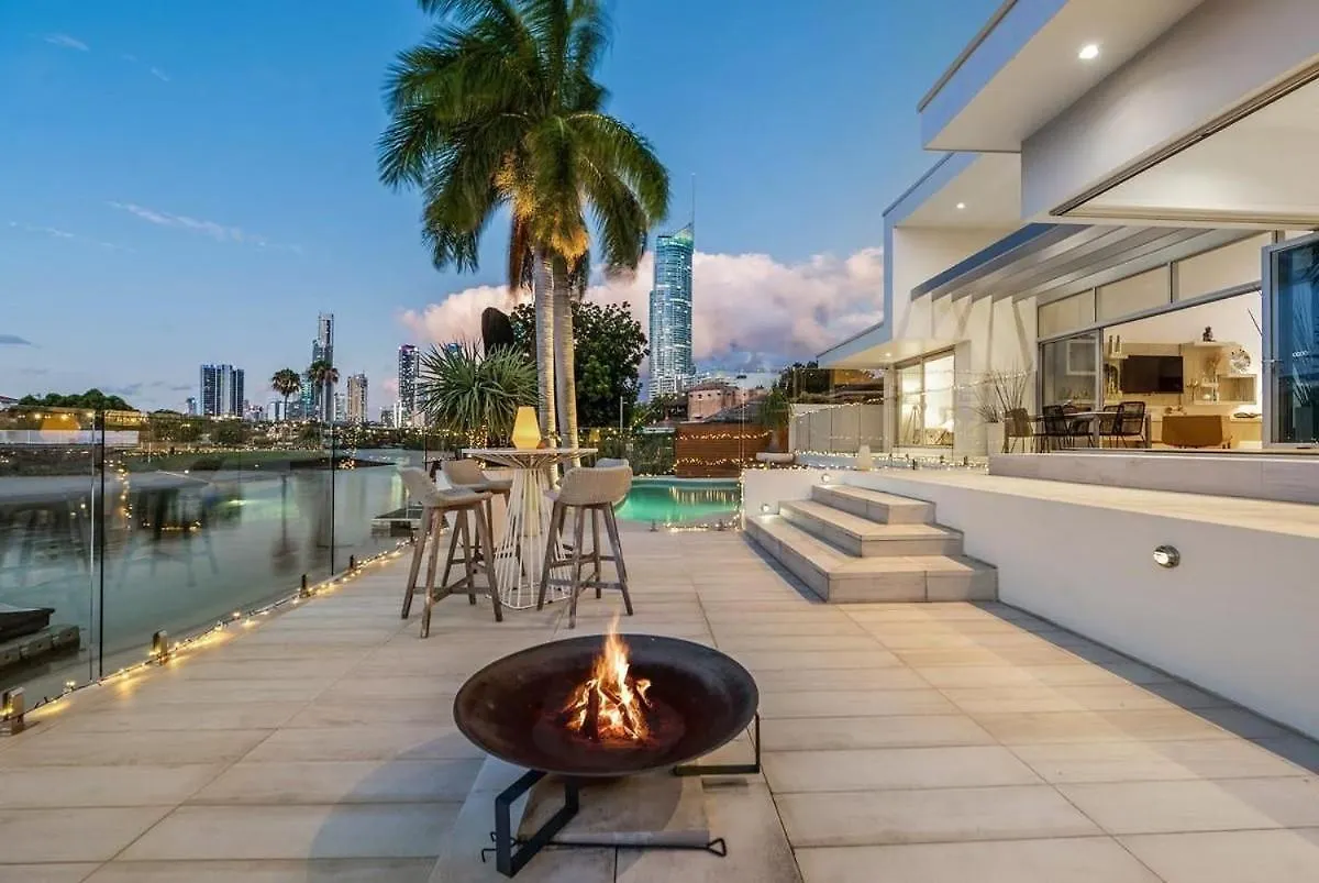 Capri Executive Waterfront - 5 Bedrooms - Heated Pool And * 黄金海岸