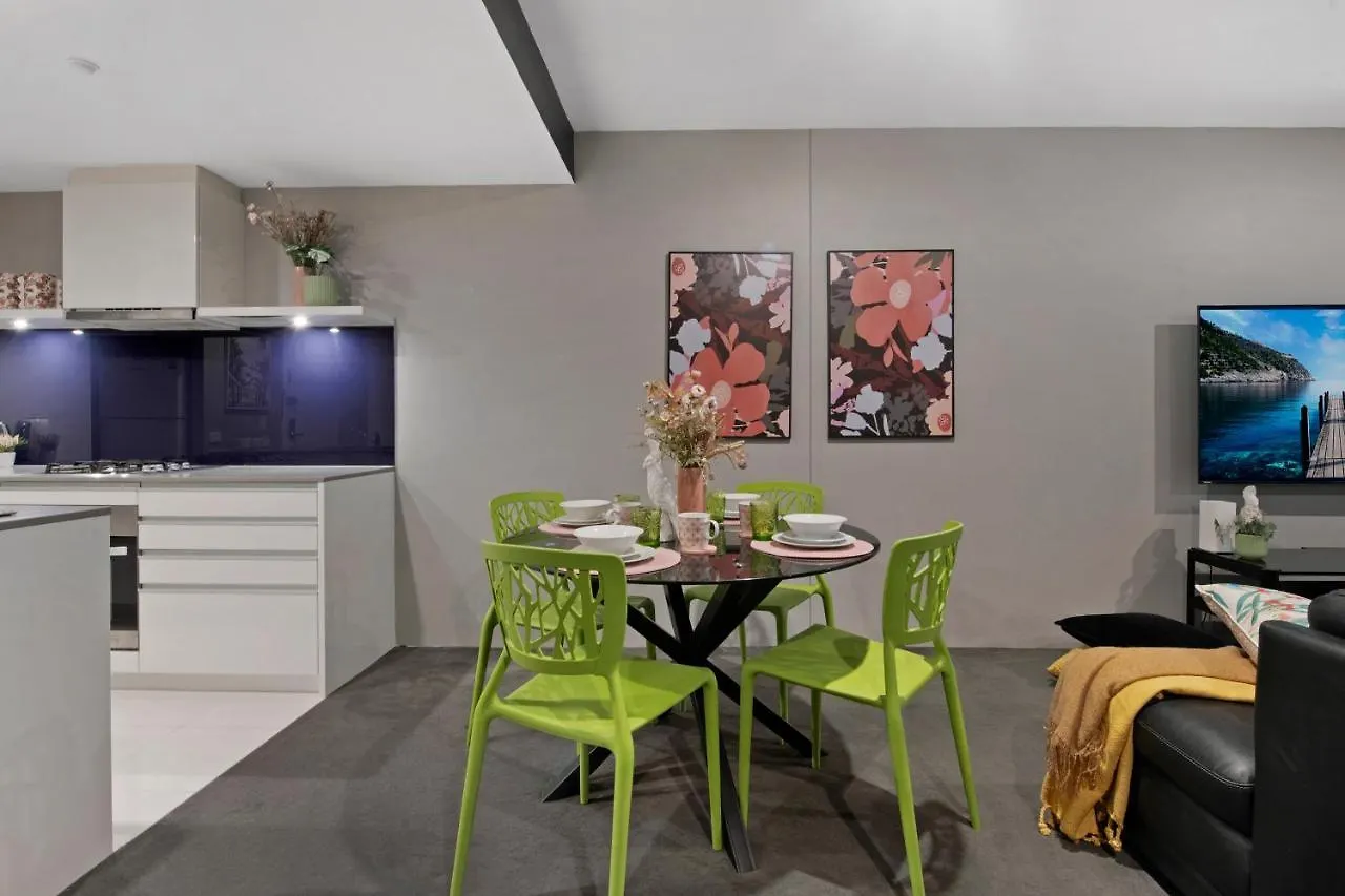 Apartment Two Bedroom Self Contained - Circle On Cavill - Privately Managed *