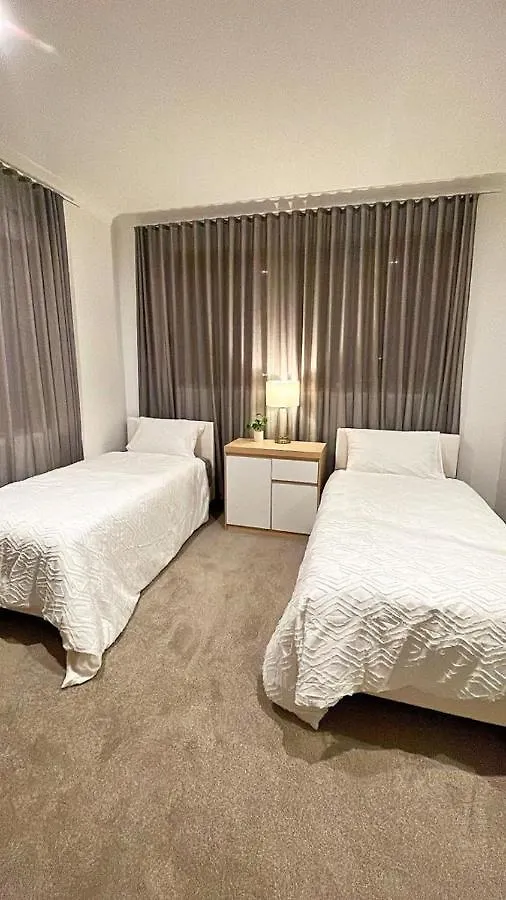 Grand Residences Near Helensvale Train Homestay Gold Coast