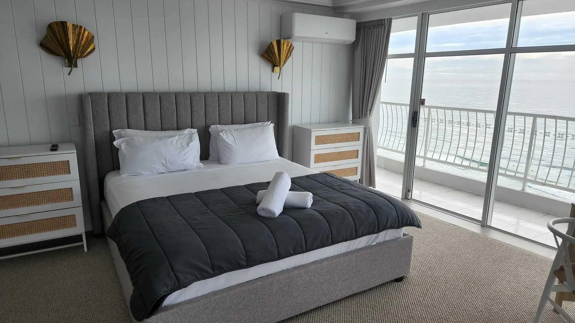 Burleigh Surf Aparthotel 4*