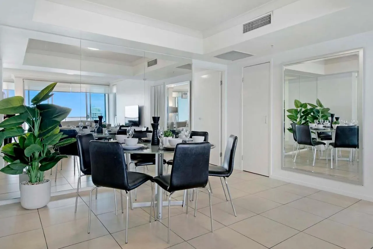 Apartment High Floor - Chevron Renaissance - Self Contained & Privately Managed - Wow *