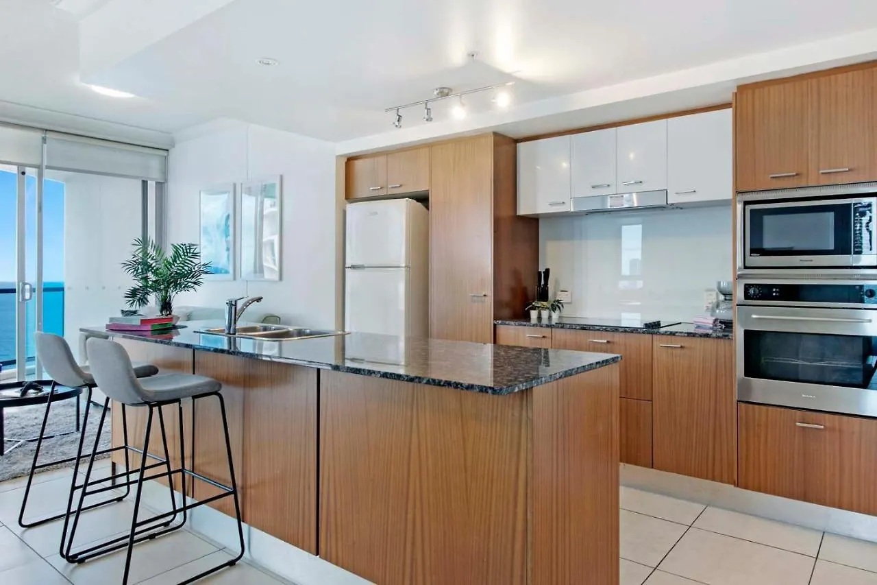 High Floor - Chevron Renaissance - Self Contained & Privately Managed - Wow Gold Coast