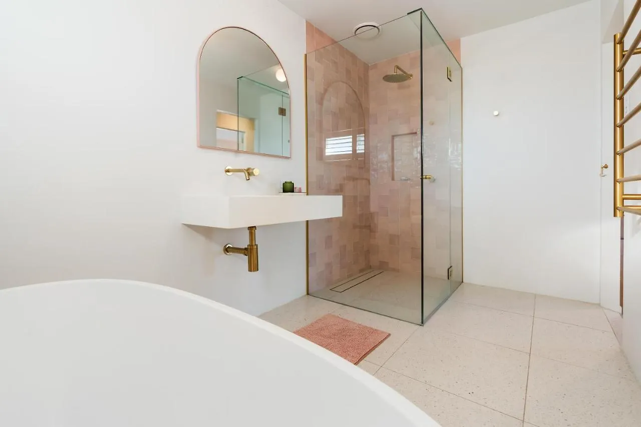 Thomas Drive - Unit 1 * Gold Coast