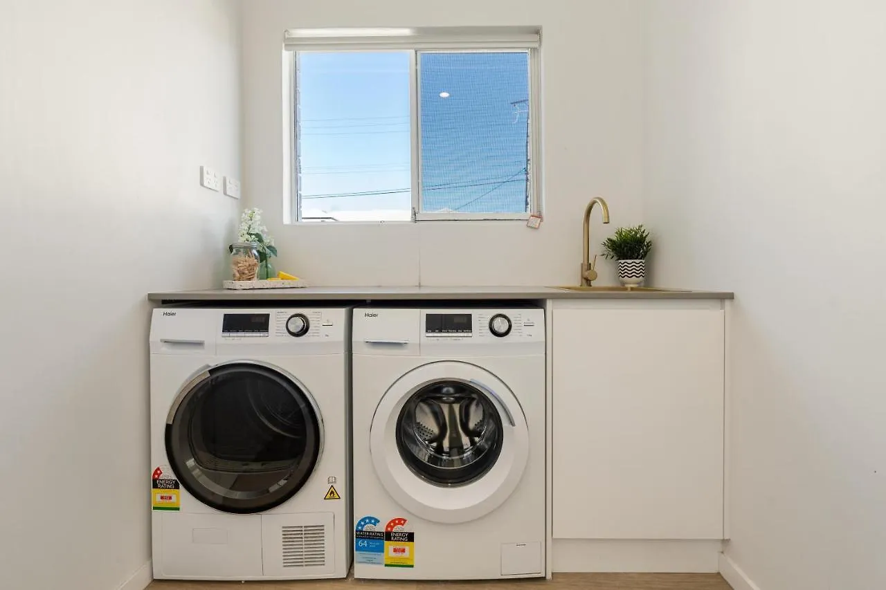 Thomas Drive - Unit 1 * Gold Coast