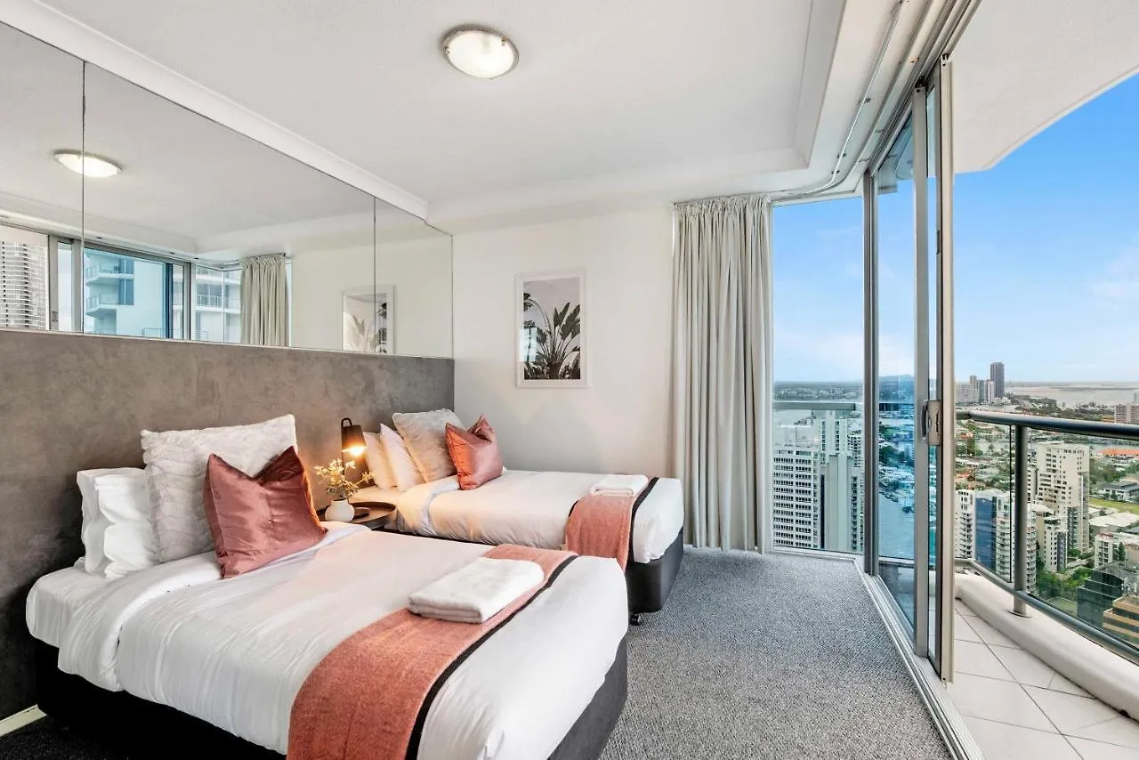 Apartment High Floor - Chevron Renaissance - Self Contained & Privately Managed - Wow *