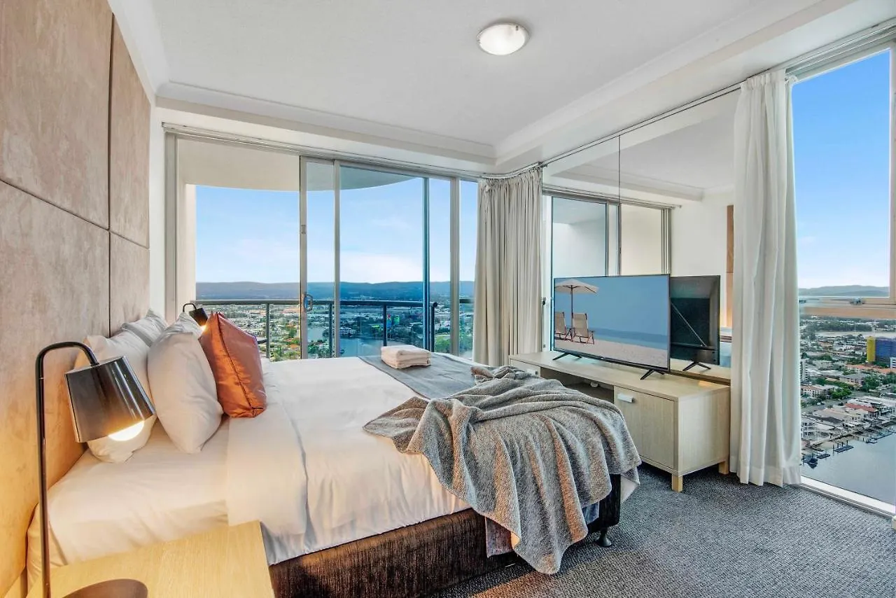 Apartment High Floor - Chevron Renaissance - Self Contained & Privately Managed - Wow
