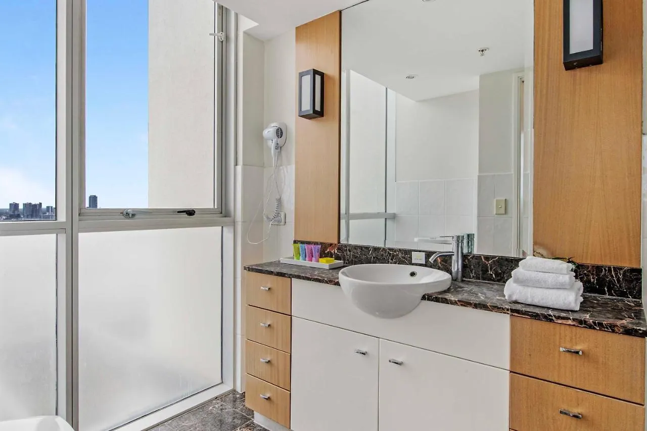 Apartment High Floor - Chevron Renaissance - Self Contained & Privately Managed - Wow