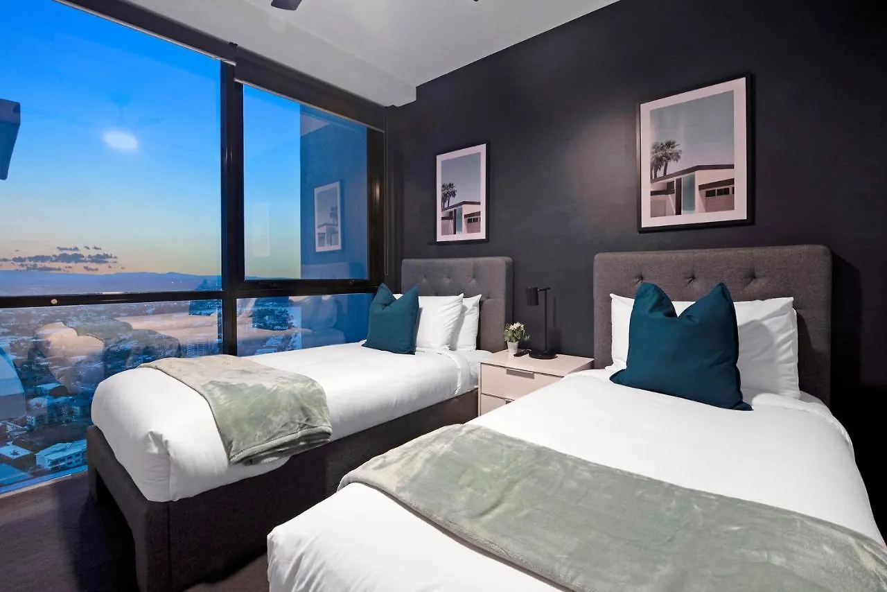 Hinterland View - Circle On Cavill - Self Contained, Privately Managed Apartment *