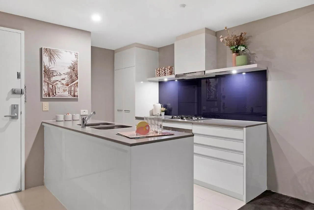 Hinterland View - Circle On Cavill - Self Contained, Privately Managed * Gold Coast