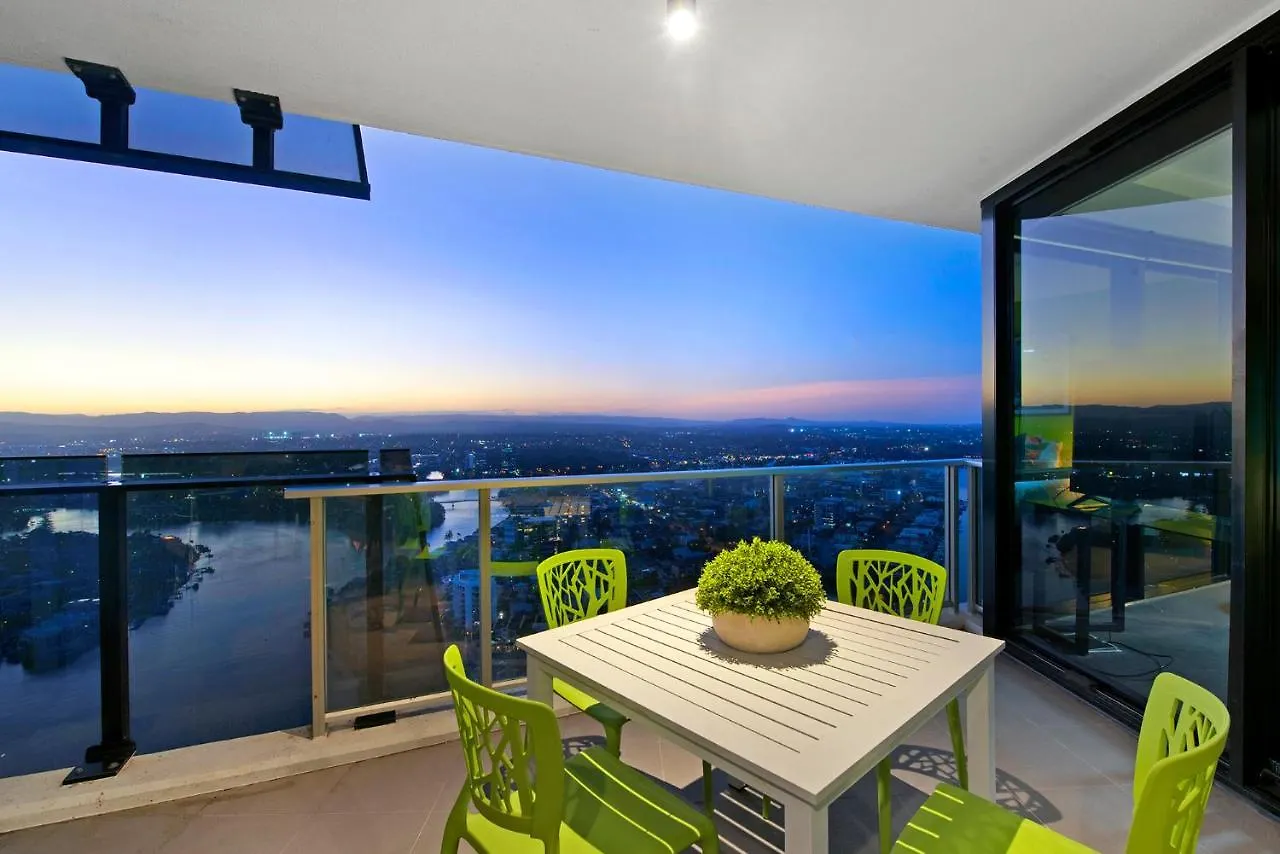 Apartment Hinterland View - Circle On Cavill - Self Contained, Privately Managed *