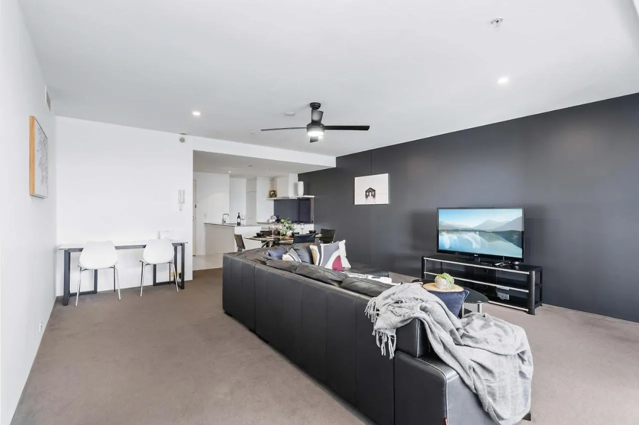 Hinterland View - Circle On Cavill - Self Contained, Privately Managed * Gold Coast