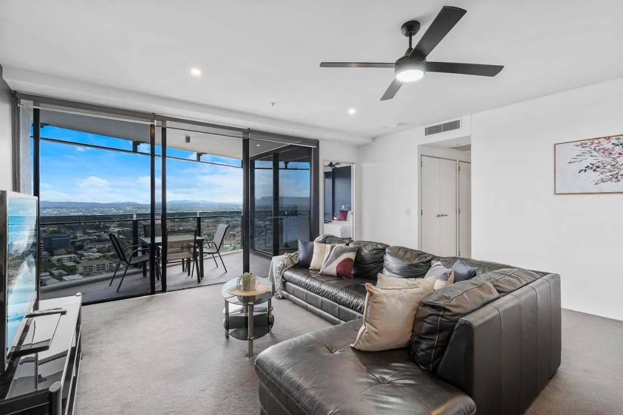 Hinterland View - Circle On Cavill - Self Contained, Privately Managed Apartment