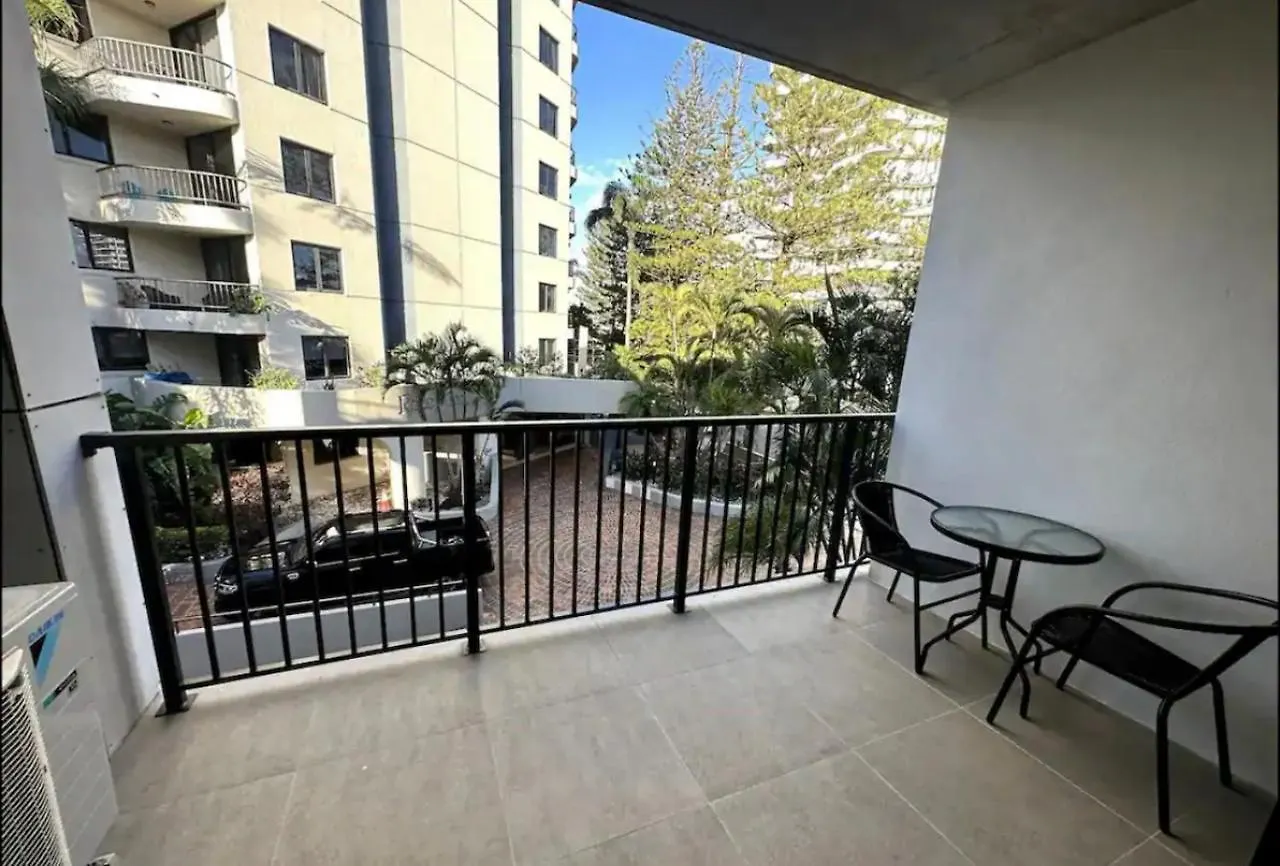 3bd 1 Block From Brand New Apartment Gold Coast
