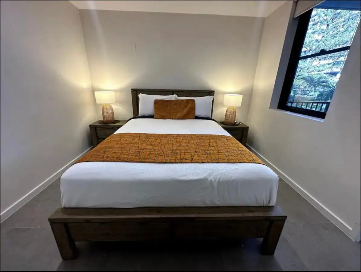 Apartment 3bd 1 Block From Brand New