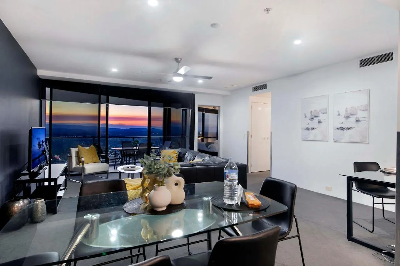 Hinterland View - Circle On Cavill - Self Contained, Privately Managed * Gold Coast