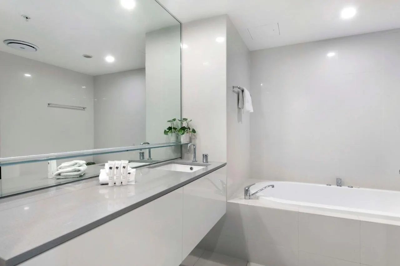 Hinterland View - Circle On Cavill - Self Contained, Privately Managed Apartment Gold Coast