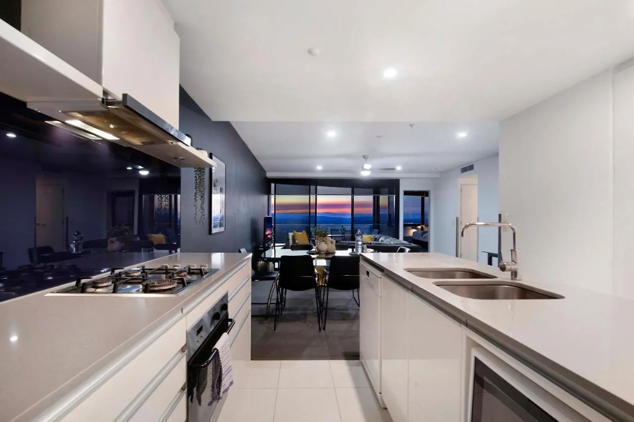 Apartment Hinterland View - Circle On Cavill - Self Contained, Privately Managed *