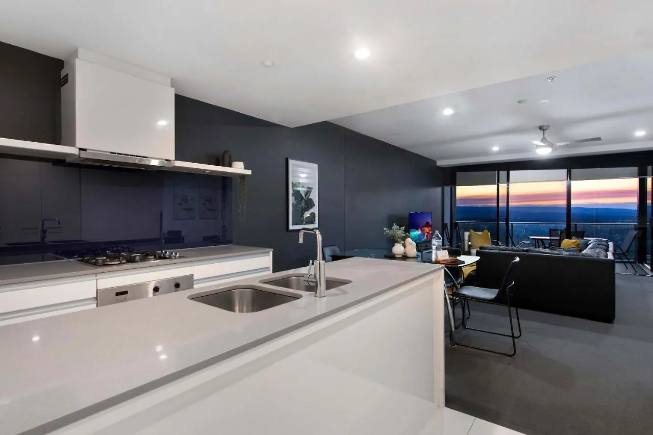 Hinterland View - Circle On Cavill - Self Contained, Privately Managed * Gold Coast