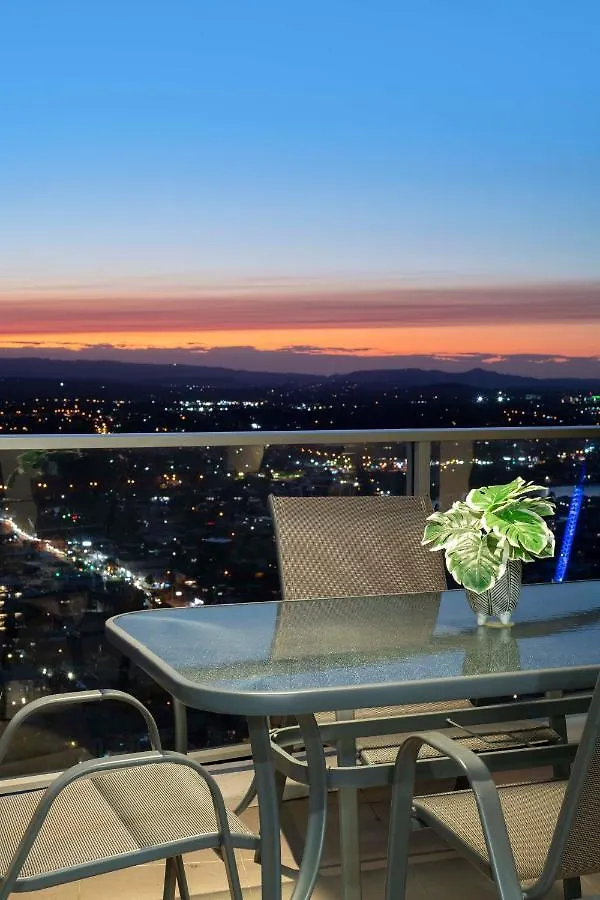 Hinterland View - Circle On Cavill - Self Contained, Privately Managed Apartment