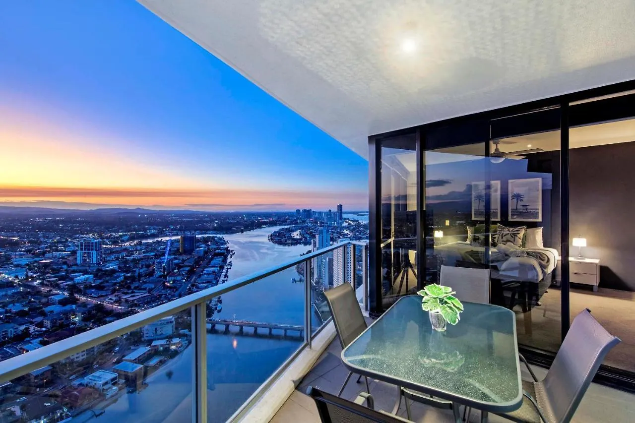 Hinterland View - Circle On Cavill - Self Contained, Privately Managed Apartment