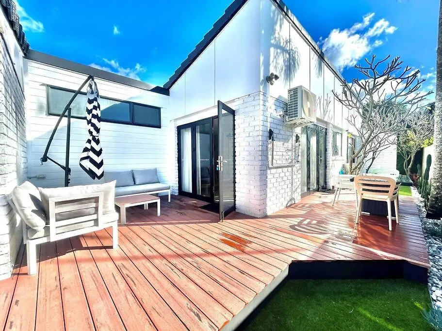 Willa Seashell Beach House - At Mermaid Beach