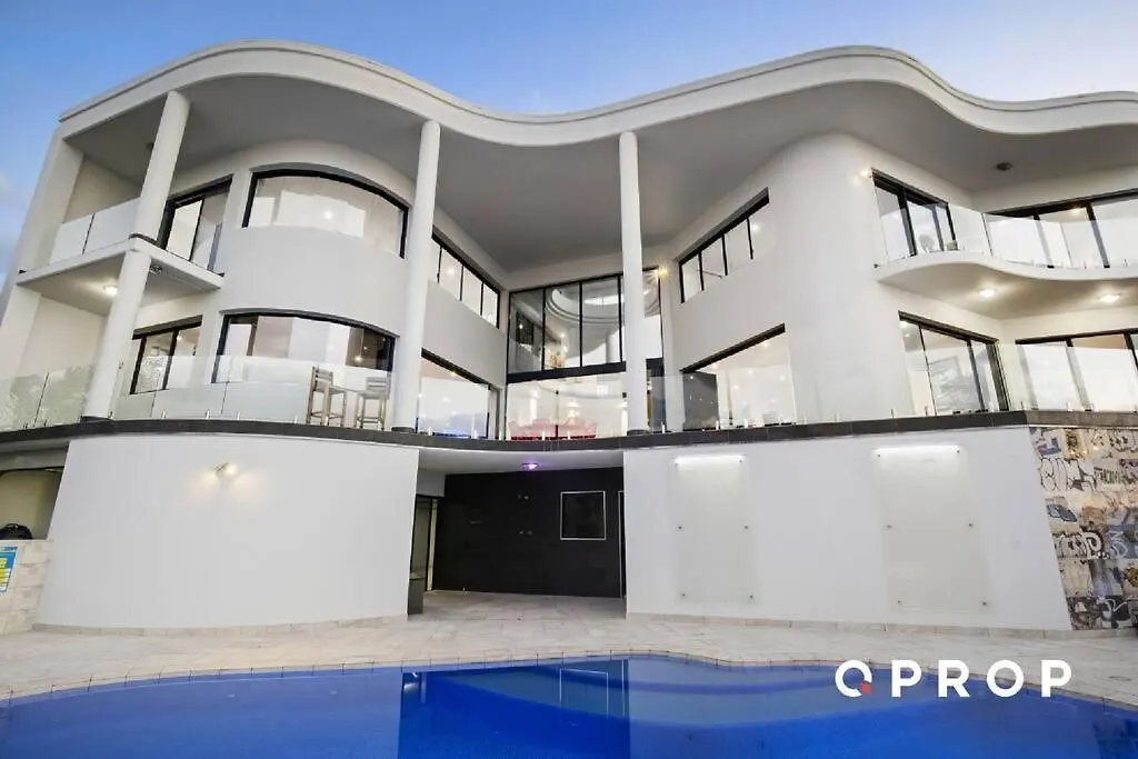 Opulent Waterfront Gold Coast