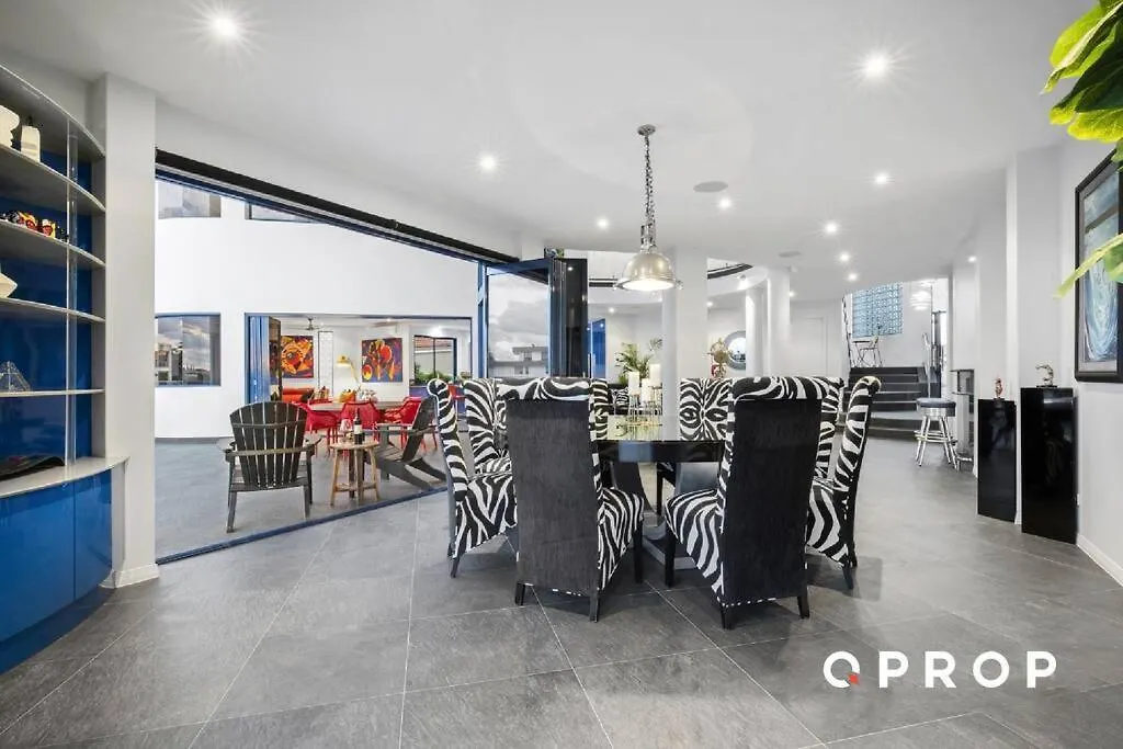 Opulent Waterfront Holiday home Gold Coast