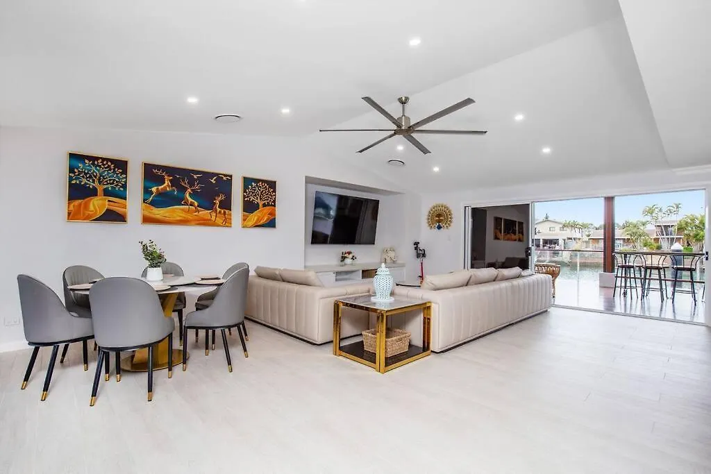 Nyaraló Stunning 4br House With Pool & Waterfront View Gold Coast