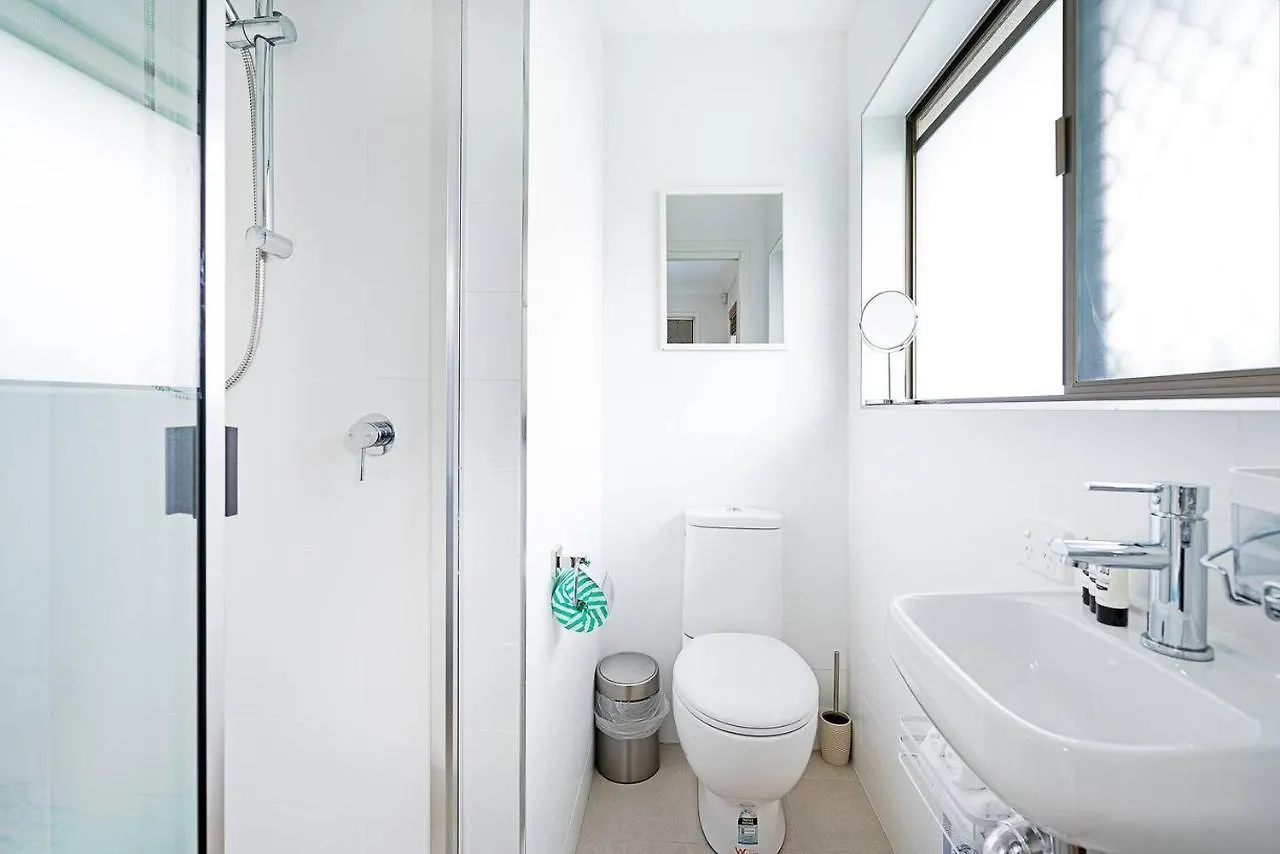 Apartment 'buzzing Surfers' Vibrant Indoor-outdoor Lifestyle Gold Coast