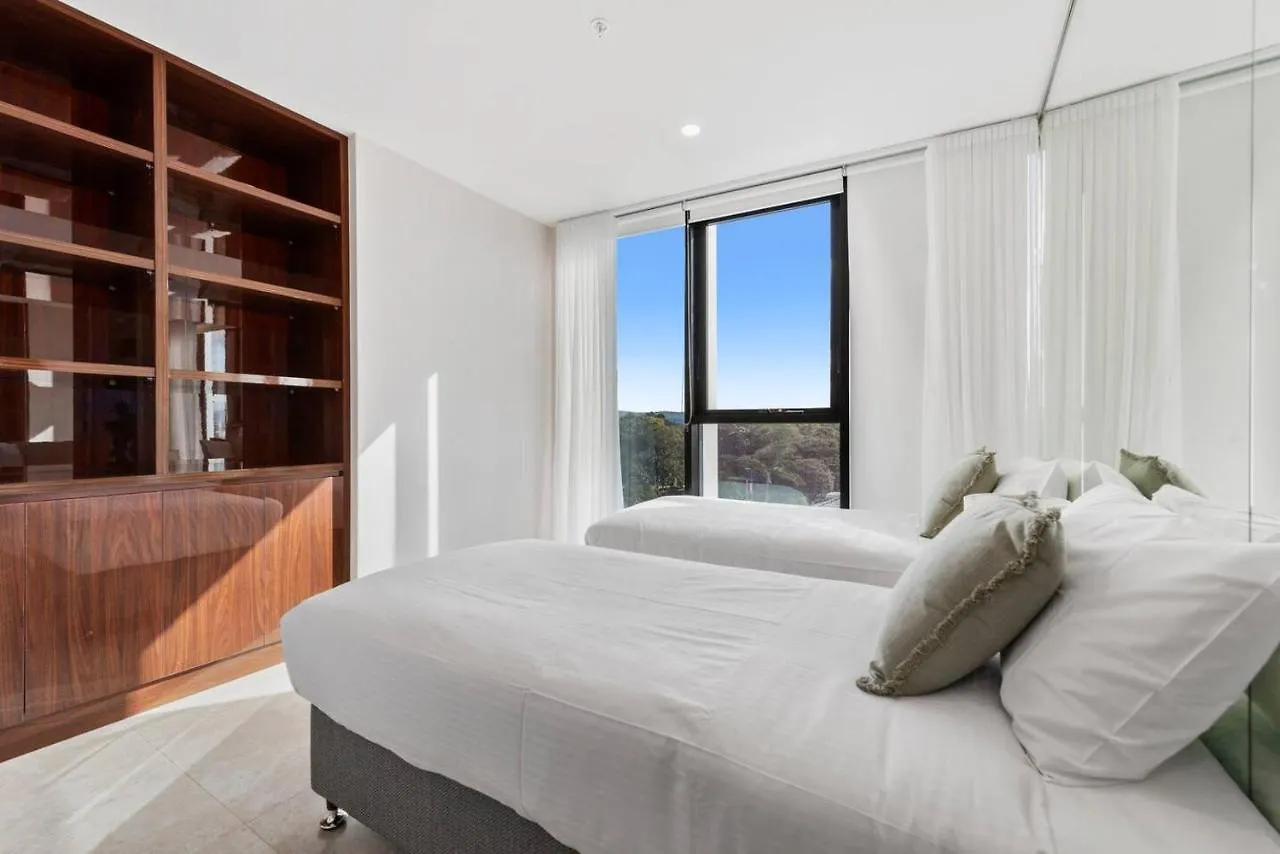Glistening Horizons - Luxe Coastal Living Gold Coast