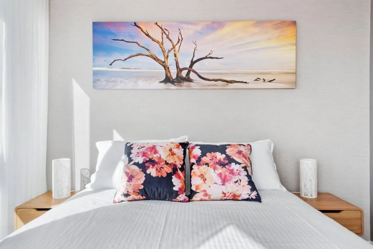 Apartment Glistening Horizons - Luxe Coastal Living *