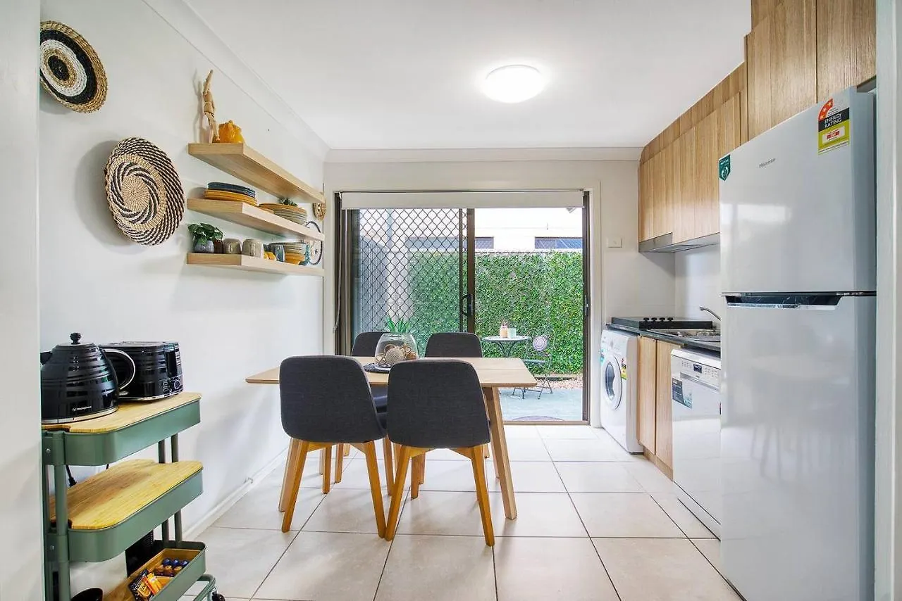 Apartment 'buzzing Surfers' Vibrant Indoor-outdoor Lifestyle Gold Coast