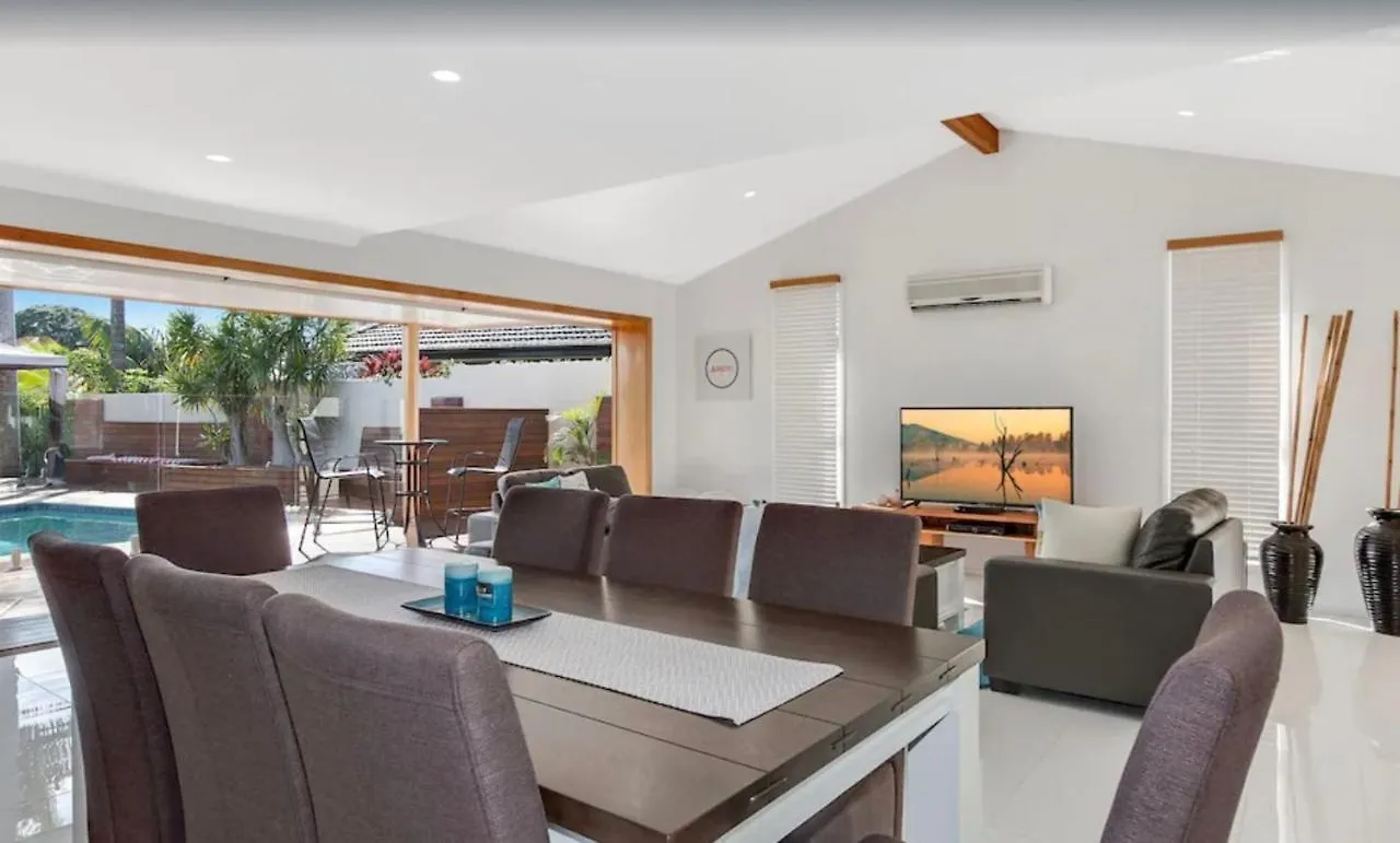 Waterfront Family Entertainer *