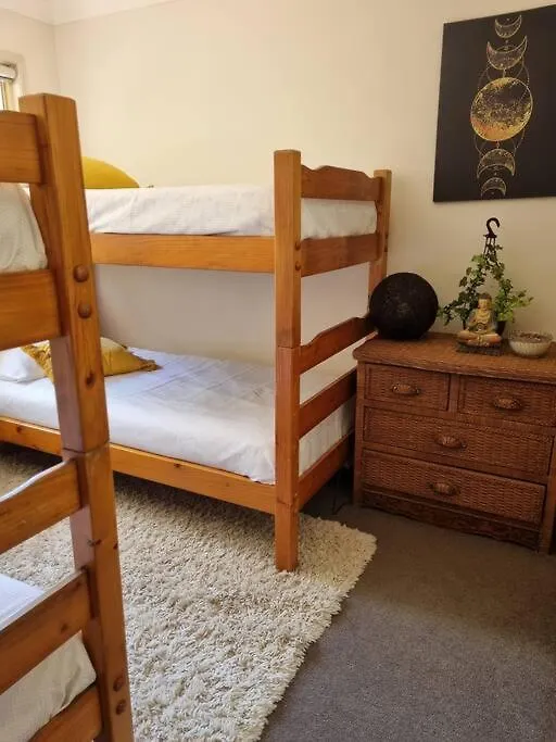 Apartment Cheerful 3-bedroom In The Heart Of Burleigh Heads *