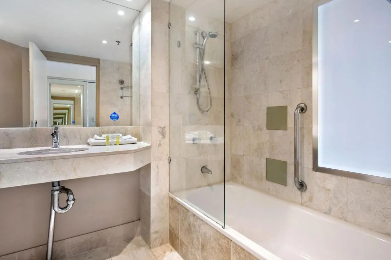 Hotel Deluxe Twin In Surfers Paradise - Coasthm Gold Coast