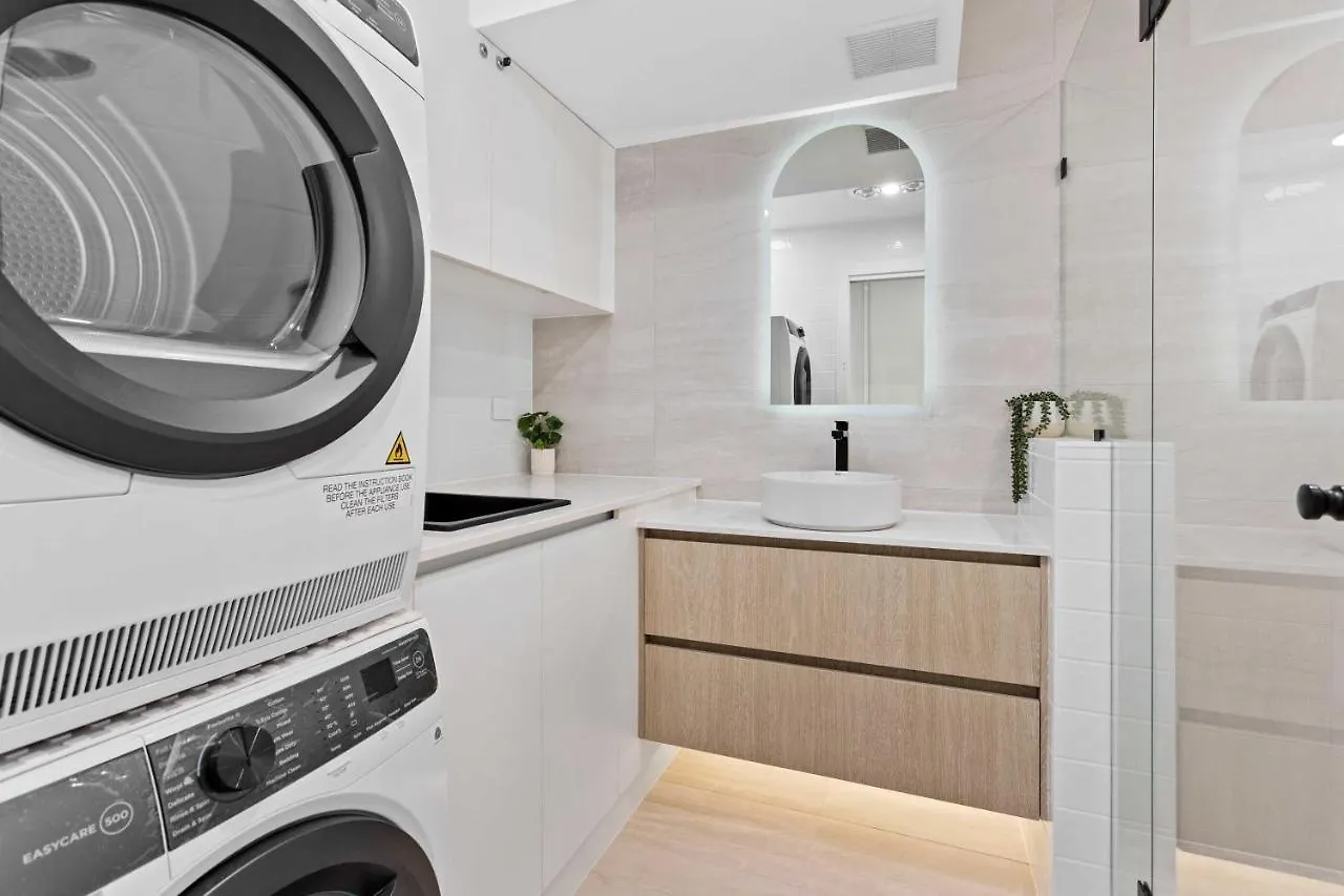 Beautiful Burleigh Heads 3 Brm Apartment! Apartment