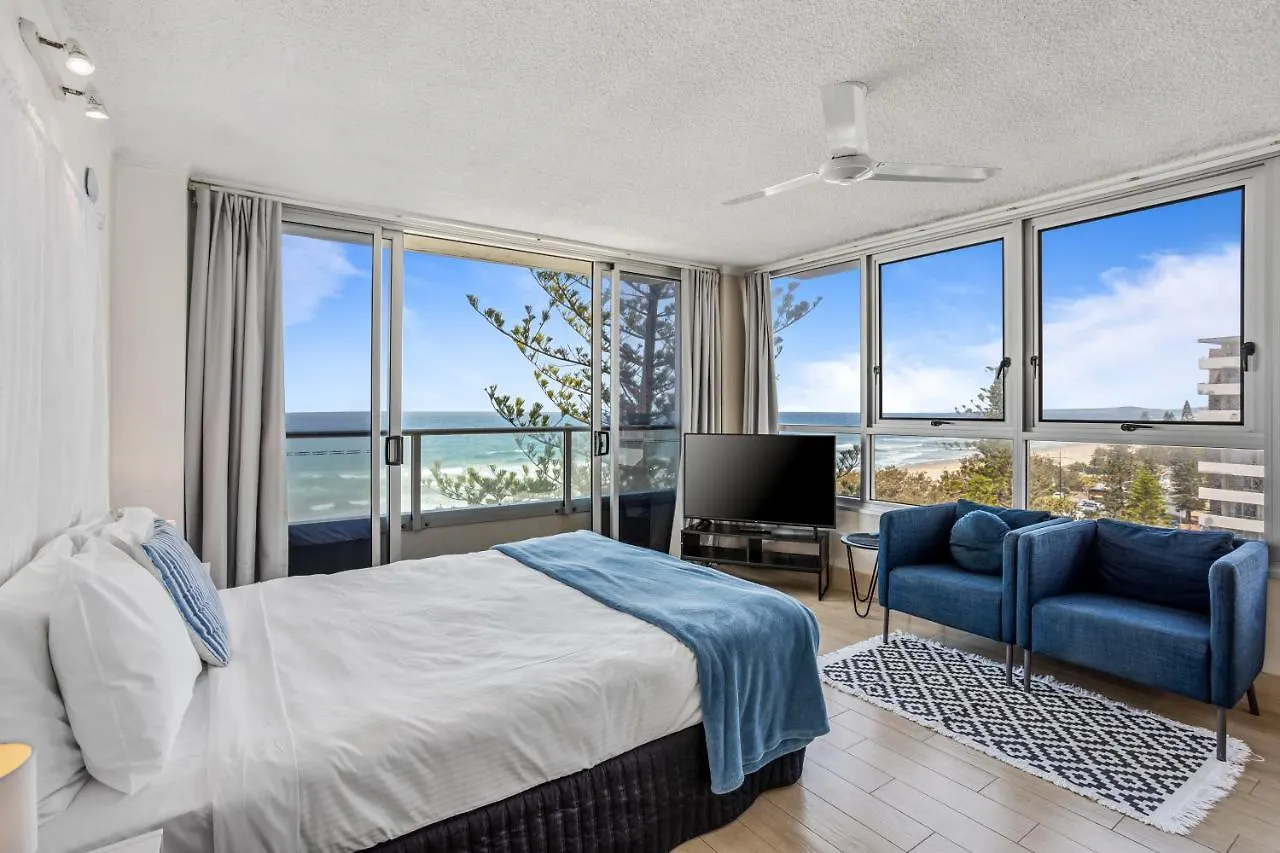 Unbeatable View - Charming Chateau Beachside