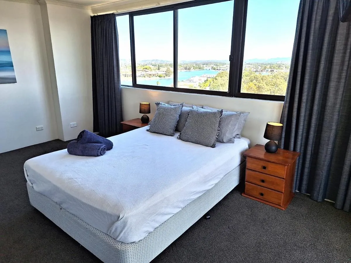 Supa Sized 3 Bedroom 2 Bath * Gold Coast