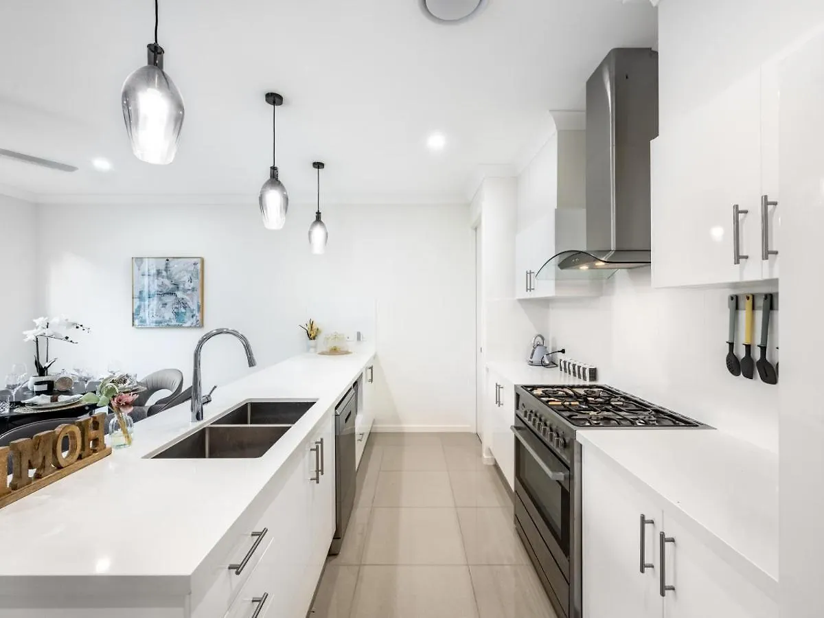 Holiday home 4br Cozy House 5mins To Gold Coast